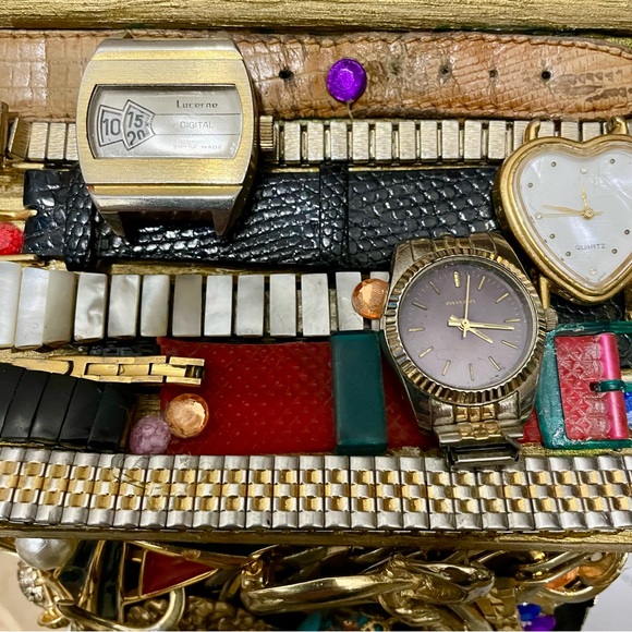 Unique, One-of-a-Kind, Jewelry Decorated Birdhouse! Beautiful! - Picture 6 of 11